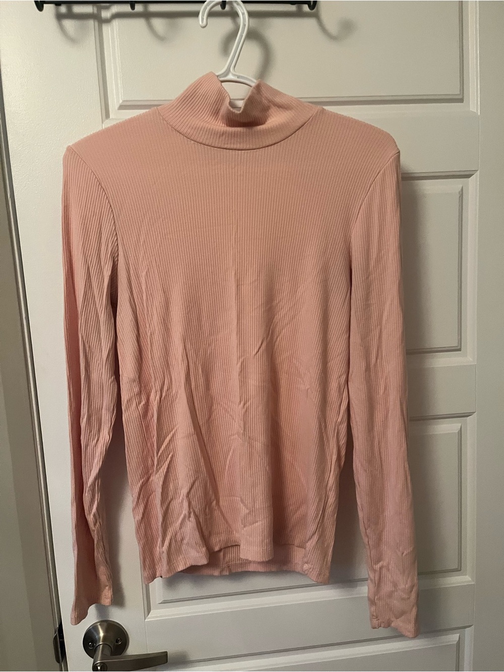 Wilfred Ribbed Turtleneck Sweater in Dusty Pink